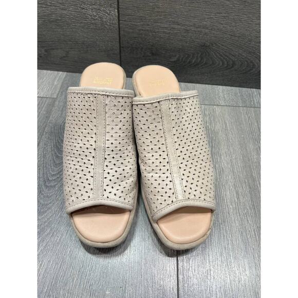 Johnson & Murphy cream perforated wedge slides Cream 8.5 Medium S000102 - Picture 2 of 11